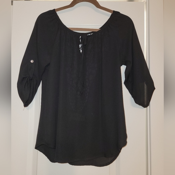 Tops - Black‎ embroidered blouse